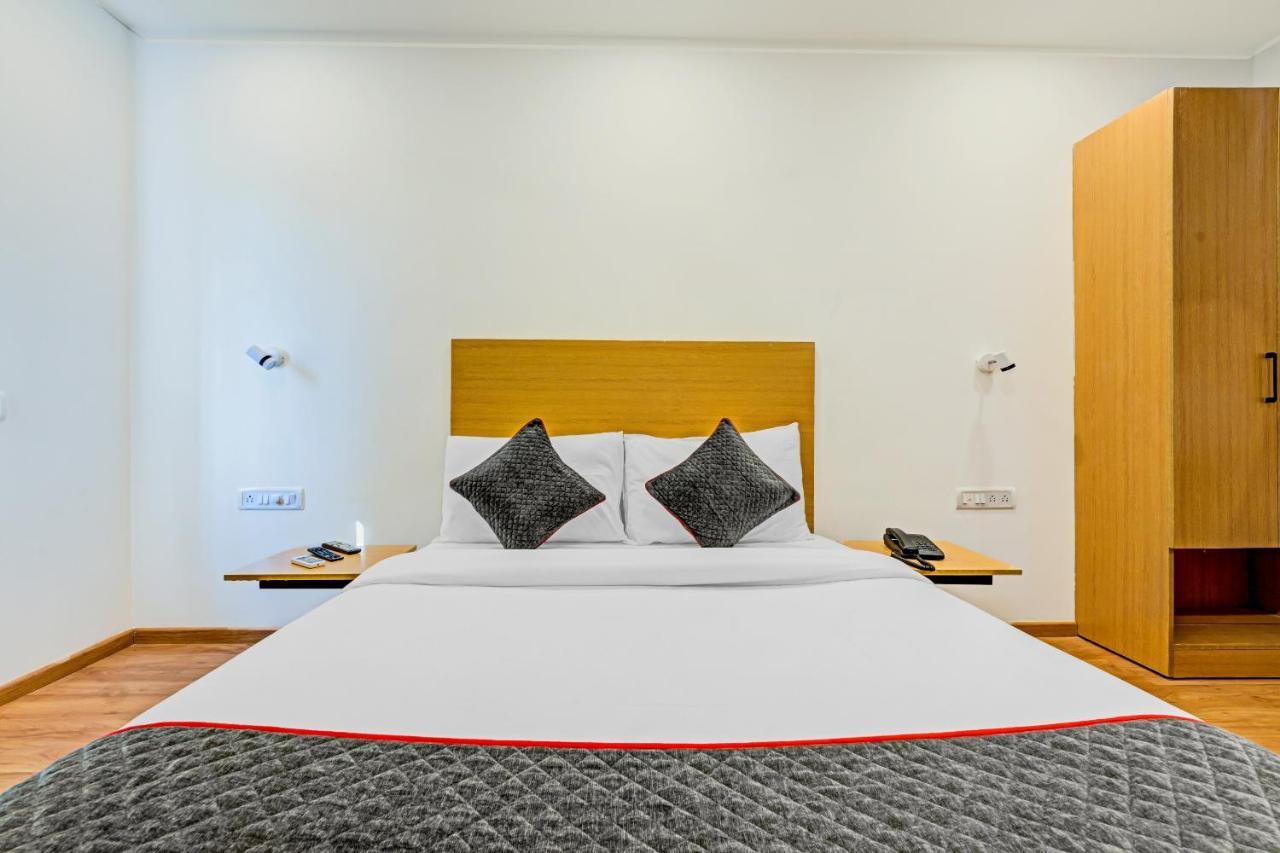 Oyo Townhouse 74871 Thoraipakkam Hotel Chennai Eksteriør billede