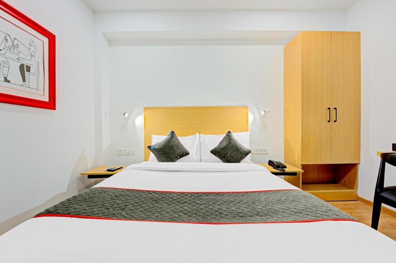 Oyo Townhouse 74871 Thoraipakkam Hotel Chennai Eksteriør billede