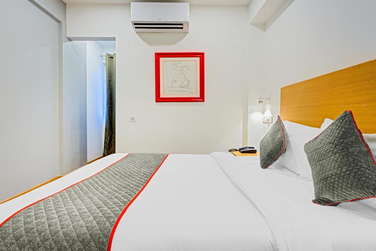 Oyo Townhouse 74871 Thoraipakkam Hotel Chennai Eksteriør billede